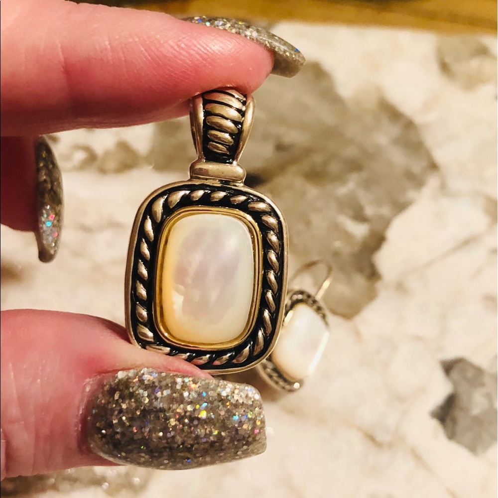 Vtg PENDANT Mother of Pearl sterling 14kt